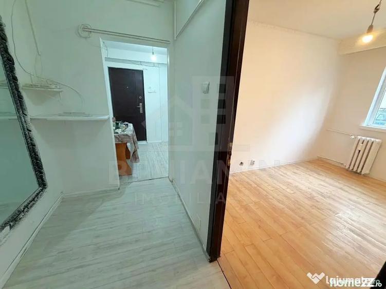 Apartament cu 4 camere decomandat în Valea Rosie