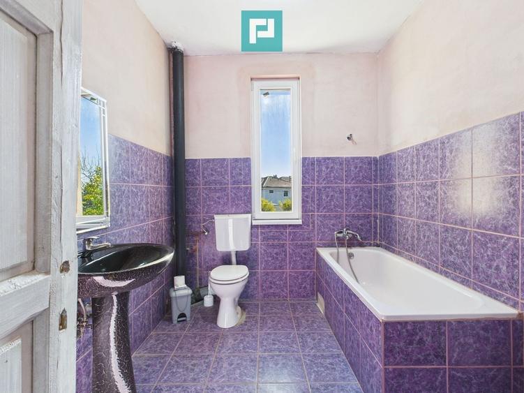 Casă individuală cu 8 camere cu Canalizare în Grădiște