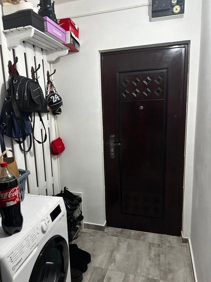 Apartament cu 3 camere semidecomandat în Debarcader