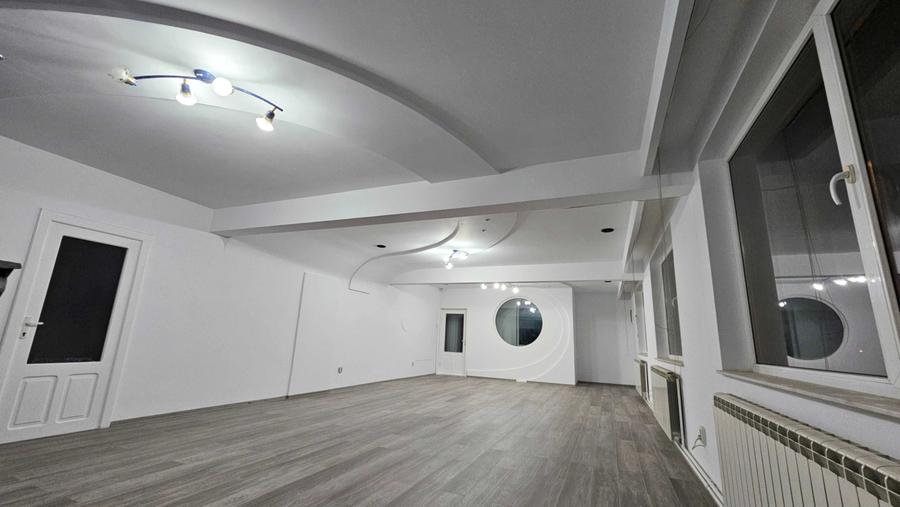 Spațiu comercial, de 82 mp, în Central