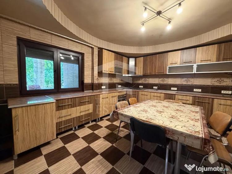 Casă cu 7 camere cu Teren 2034 Mp în Central