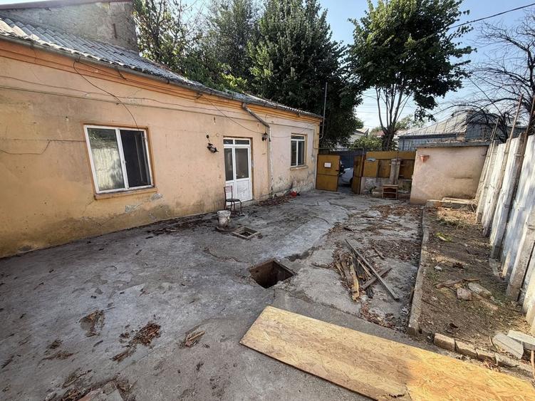 Casă individuală cu 3 camere cu Canalizare în Central