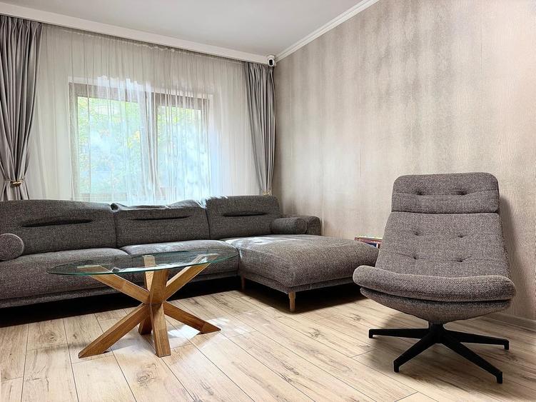 Apartament cu 4 camere decomandat în Berceni