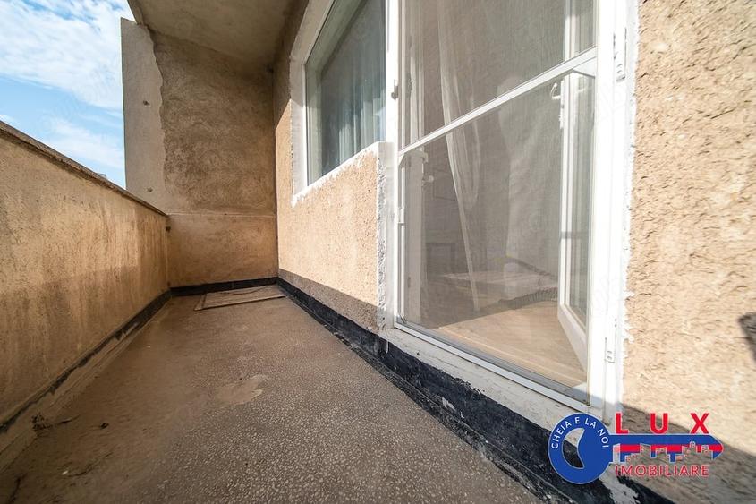 Apartament cu 3 camere semidecomandat în Faleză
