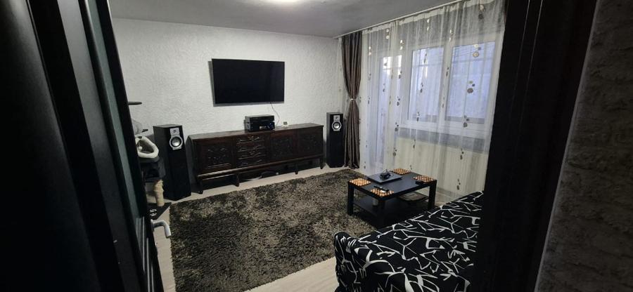 Apartament cu 3 camere decomandat în George Enescu