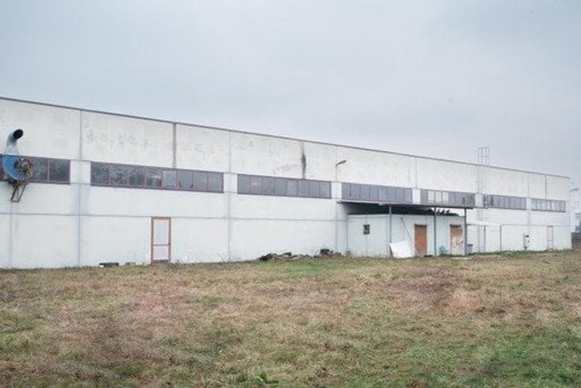 Spațiu industrial, de 3,700 mp, în Plopi