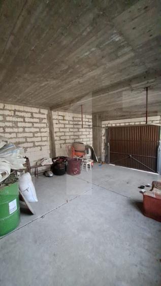 Casă individuală cu 4 camere cu Garaj în Teslui