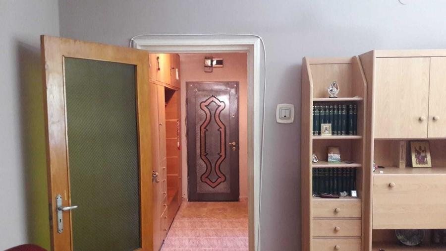 Apartament cu 3 camere în Berceni