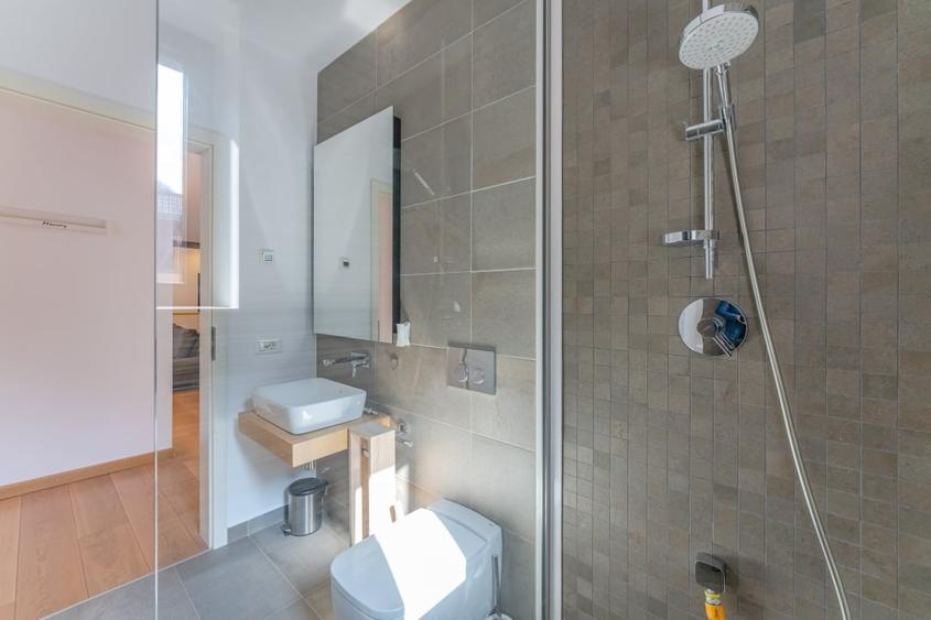 Apartament cu 4 camere decomandat, mobilat în Ultracentral