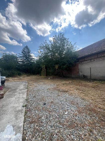 Casă cu 4 camere cu Teren 1300 Mp în Central