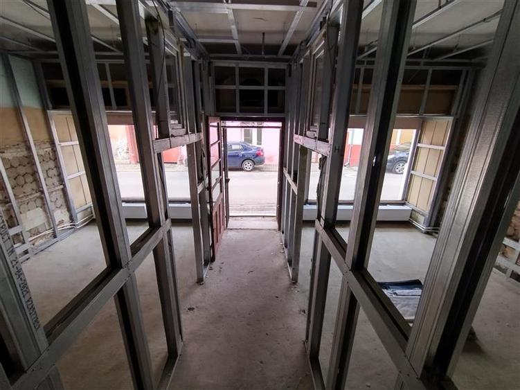 Spațiu comercial, de 72 mp, în Central