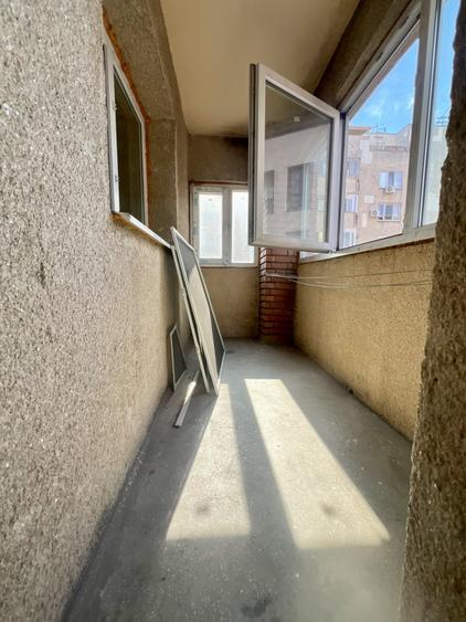 Apartament cu 3 camere decomandat, mobilat în Lipovei