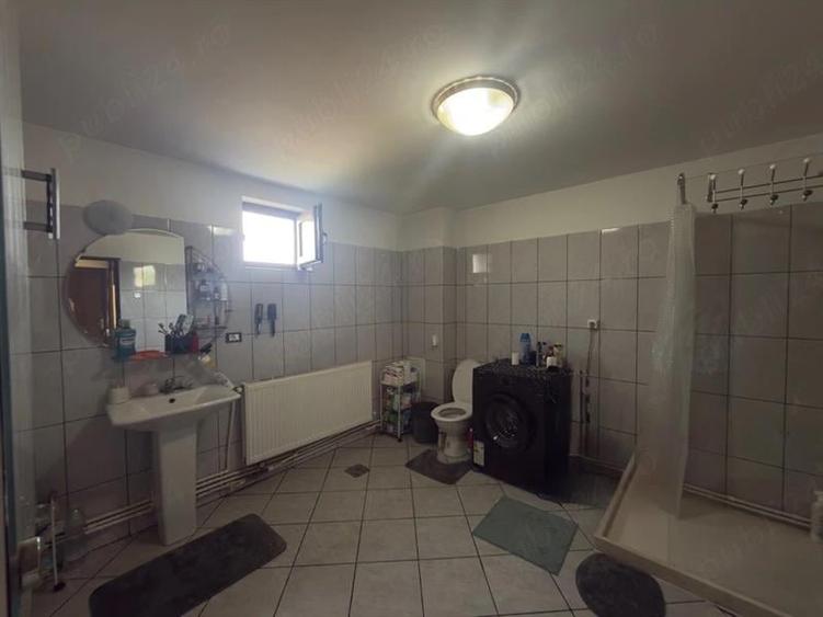 Casă individuală cu 4 camere cu Canalizare în Central