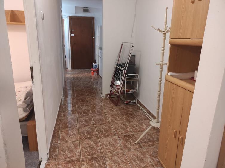 Apartament cu 3 camere decomandat în Plăvăț II