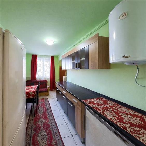 Apartament cu 4 camere decomandat, mobilat în Acățari