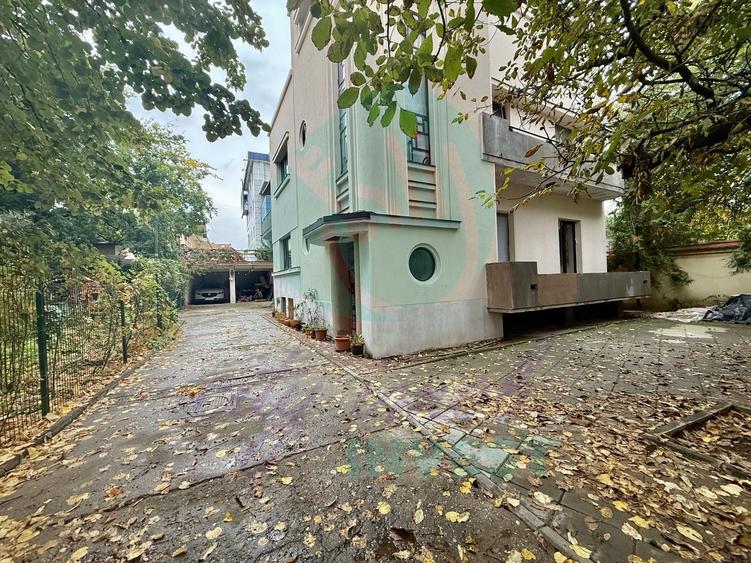 Apartament cu 4 camere decomandat în Calea Călărașilor