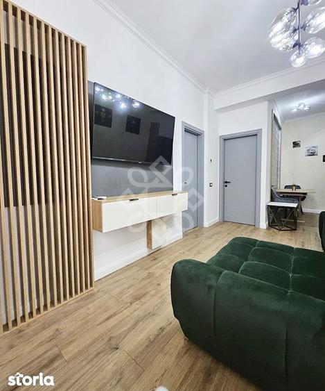 Apartament cu 3 camere semidecomandat în Orașul Nou