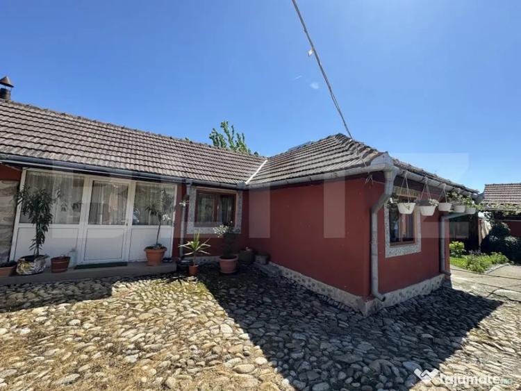 Casă cu 4 camere cu Teren 13000 Mp în Primăverii