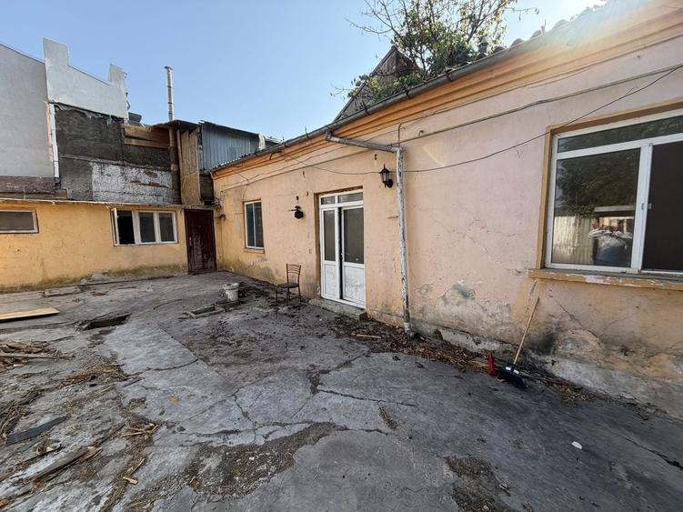 Casă individuală cu 3 camere cu Canalizare în Central