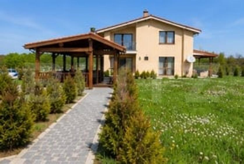 Casă individuală cu 4 camere cu Canalizare în Beclean