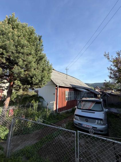 Casă cu 4 camere cu Teren 92 Mp în Central