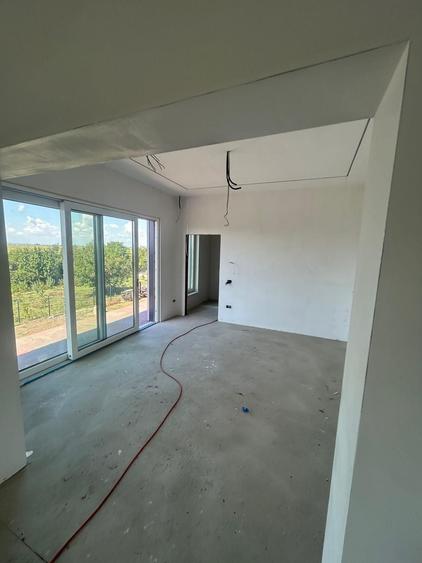 Apartament cu 3 camere decomandat în Stamate