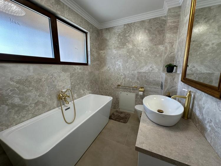 Duplex cu 5 camere cu Canalizare în Dezmir