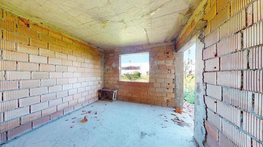 Casă cu 5 camere cu Teren 1000 Mp în Cristian