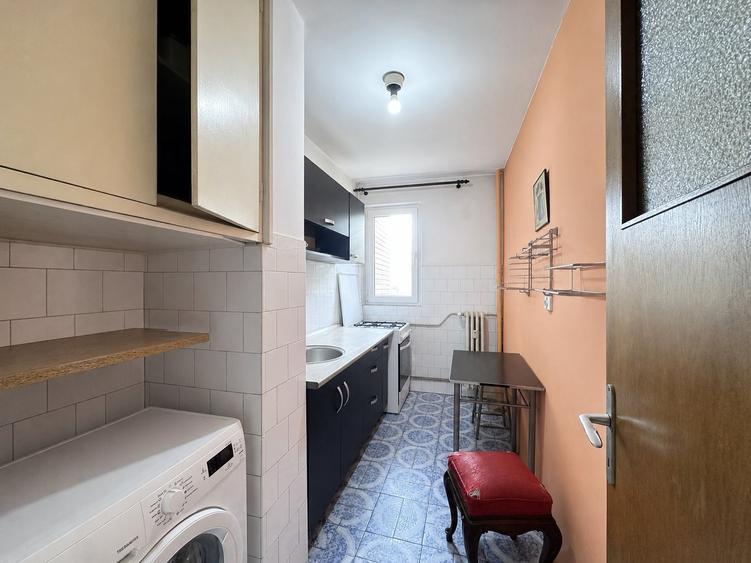 Apartament cu 3 camere semidecomandat în Drumul Taberei