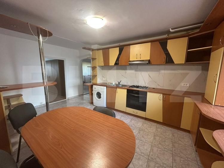 Apartament cu 3 camere decomandat, mobilat în Zorilor