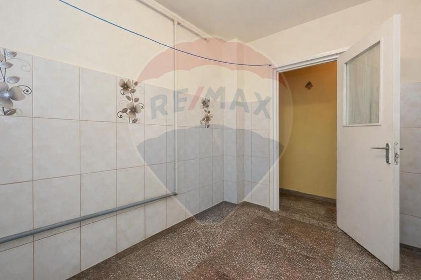Apartament cu 3 camere decomandat, mobilat în Warthe