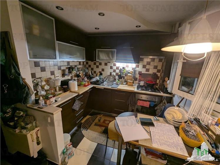 Apartament cu 2 camere semidecomandat, mobilat în 1 Mai
