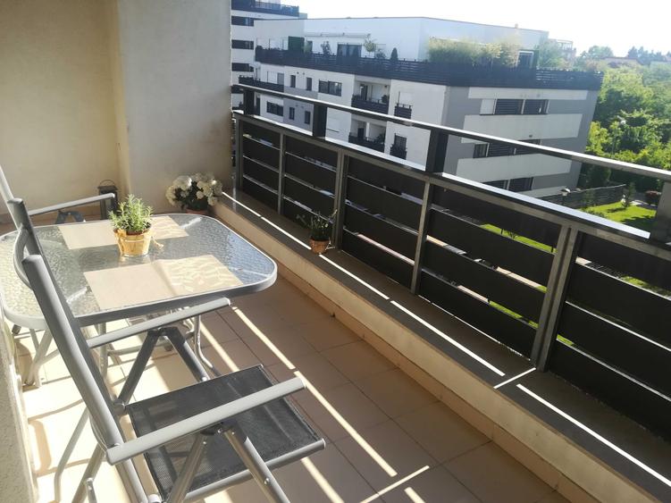 Apartament cu 3 camere decomandat în Băneasa