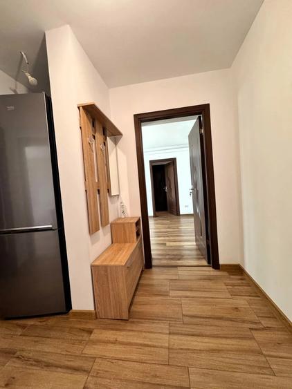 Apartament cu 3 camere semidecomandat în Tătărași