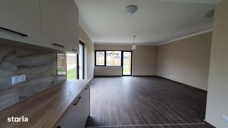 Casă cu 4 camere cu Teren 445 Mp în Dezmir