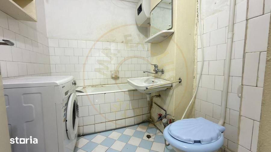 Apartament cu 3 camere semidecomandat, mobilat în Central