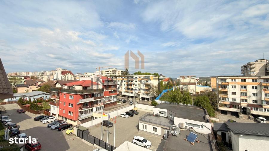 Apartament cu 4 camere semidecomandat în Între Lacuri