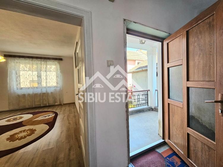Duplex cu 5 camere cu Canalizare în Orașul de Jos