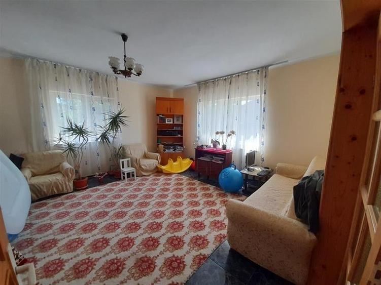 Casă cu 5 camere cu Teren 396 Mp în Traian