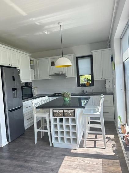 Apartament cu 3 camere semidecomandat în Dosu Bricii
