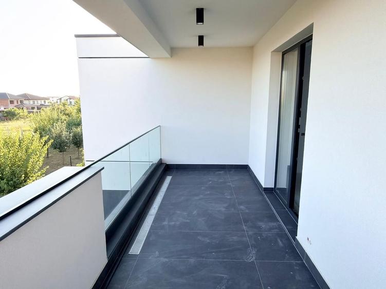 Duplex cu 4 camere cu Canalizare în Dumbrăvița