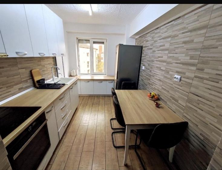 Apartament cu 3 camere decomandat în Decebal
