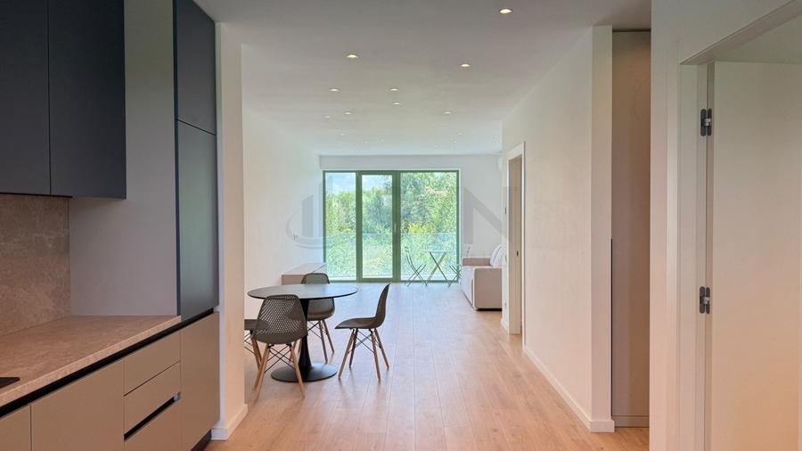 Apartament cu 3 camere semidecomandat în Sisești