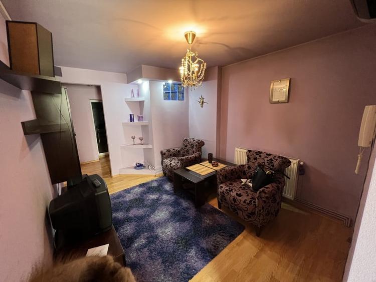 Apartament cu 3 camere semidecomandat, mobilat în Ultracentral