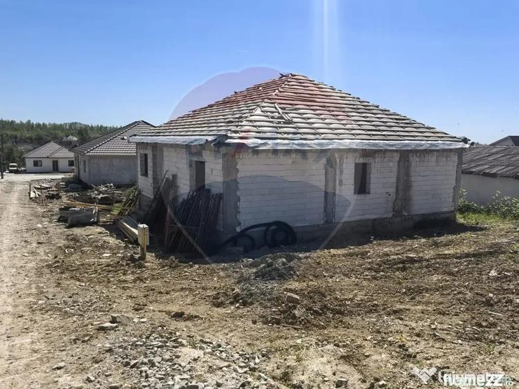 Casă cu 4 camere cu Teren 500 Mp în Tăuții de Sus