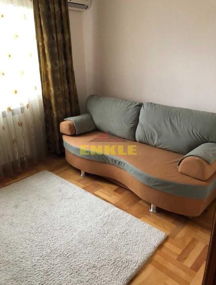 Apartament cu 4 camere decomandat, mobilat în Central