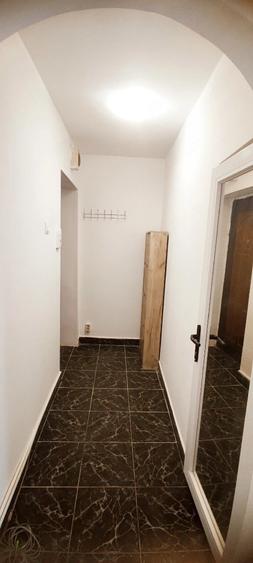 Apartament cu 2 camere semidecomandat în P-ța Doina