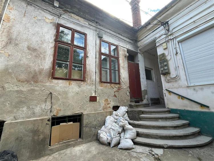 Apartament cu 3 camere nedecomandat în Central
