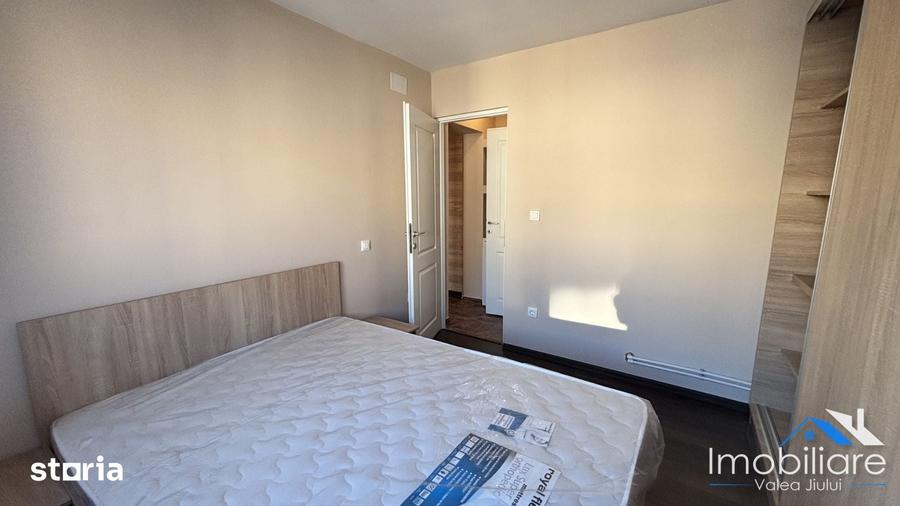 Apartament cu 3 camere decomandat în Petros