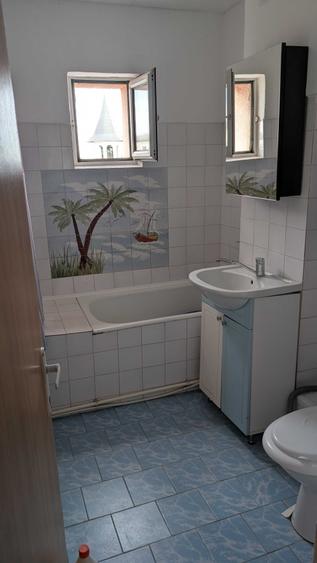 Apartament cu 3 camere decomandat în Vest